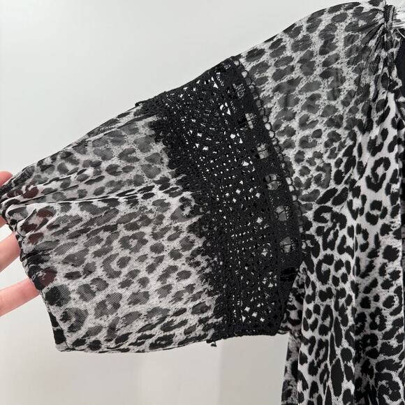 Adrienne Vittadini Gray Leopard Crochet Sheer V-Neck Blouse Women's Size Small - Picture 6 of 9